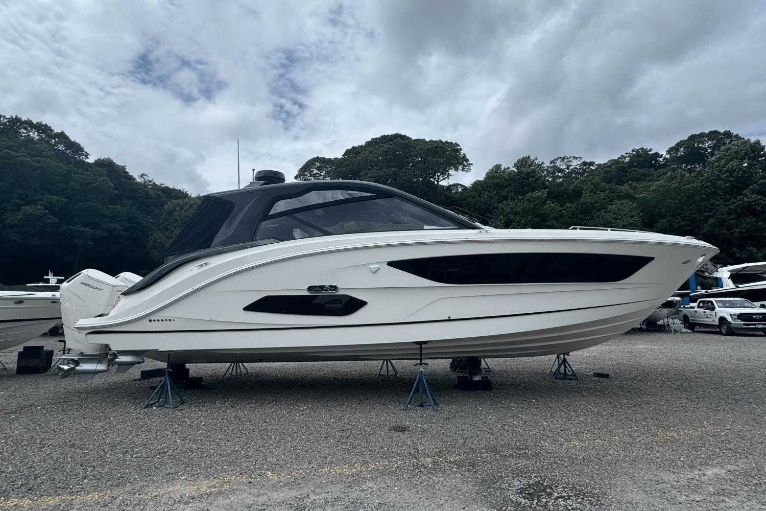 2025 Sea Ray Sundancer 370 Outboard