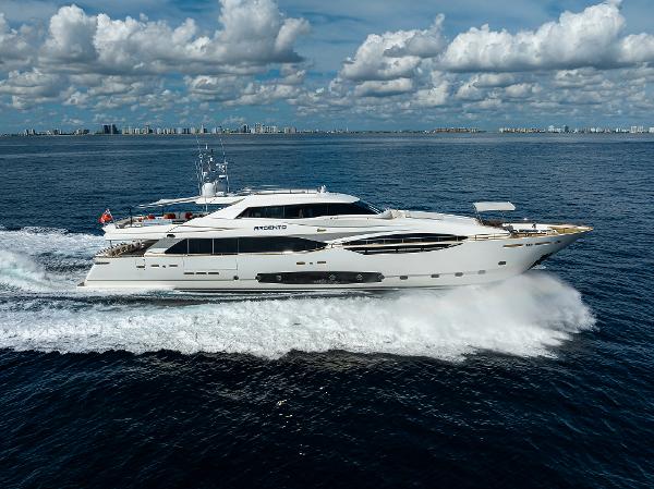Custom Line Custom Line 124 Custom Ferretti 124 Argento - Profile