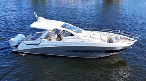 Azimut Verve 40 2018 Azimut Verve 40 yacht cruising on open water, showcasing sleek design and luxury features.
