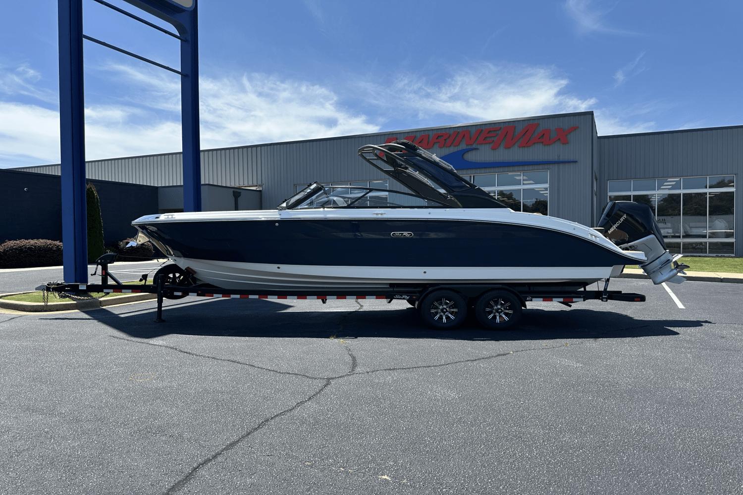 2025 Sea Ray SDX 270 Outboard