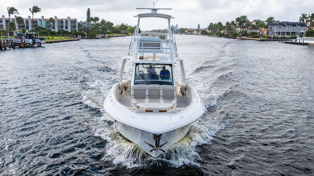 2022 Boston Whaler 420 Outrage
