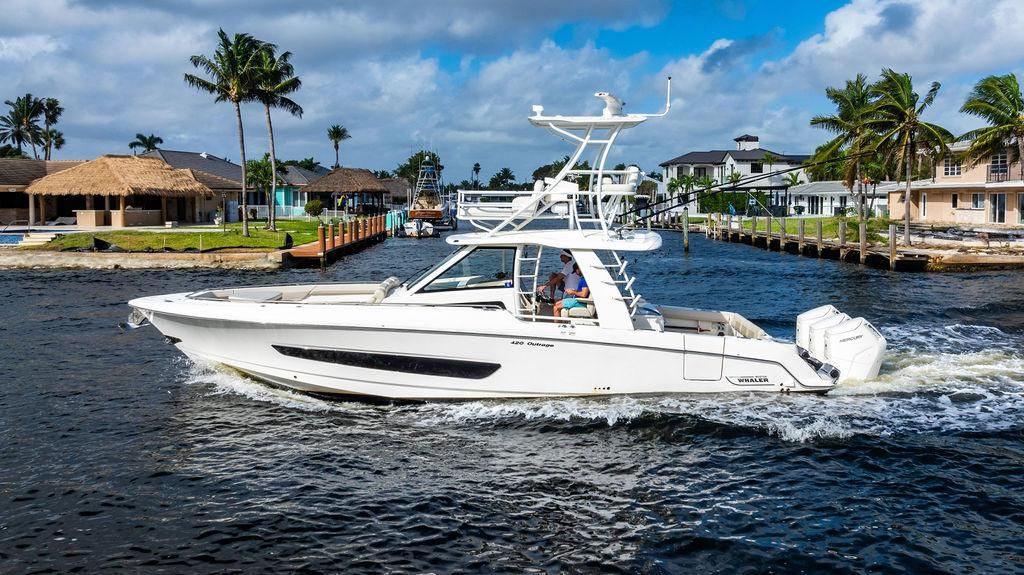 2022 Boston Whaler 420 Outrage