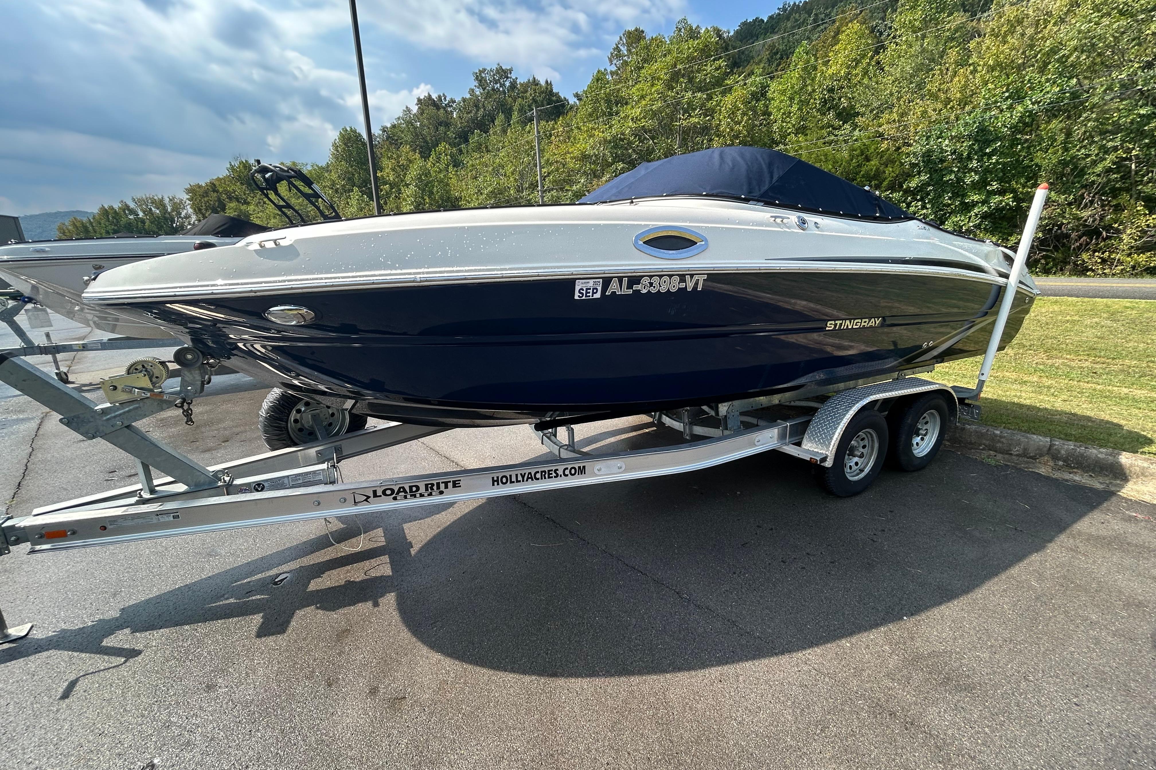 2017 Stingray 235 LR