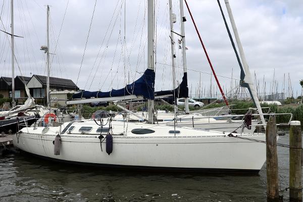1990 Beneteau First 38.5