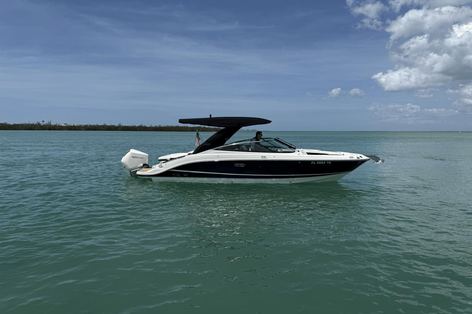2023 Sea Ray SLX 260 Outboard