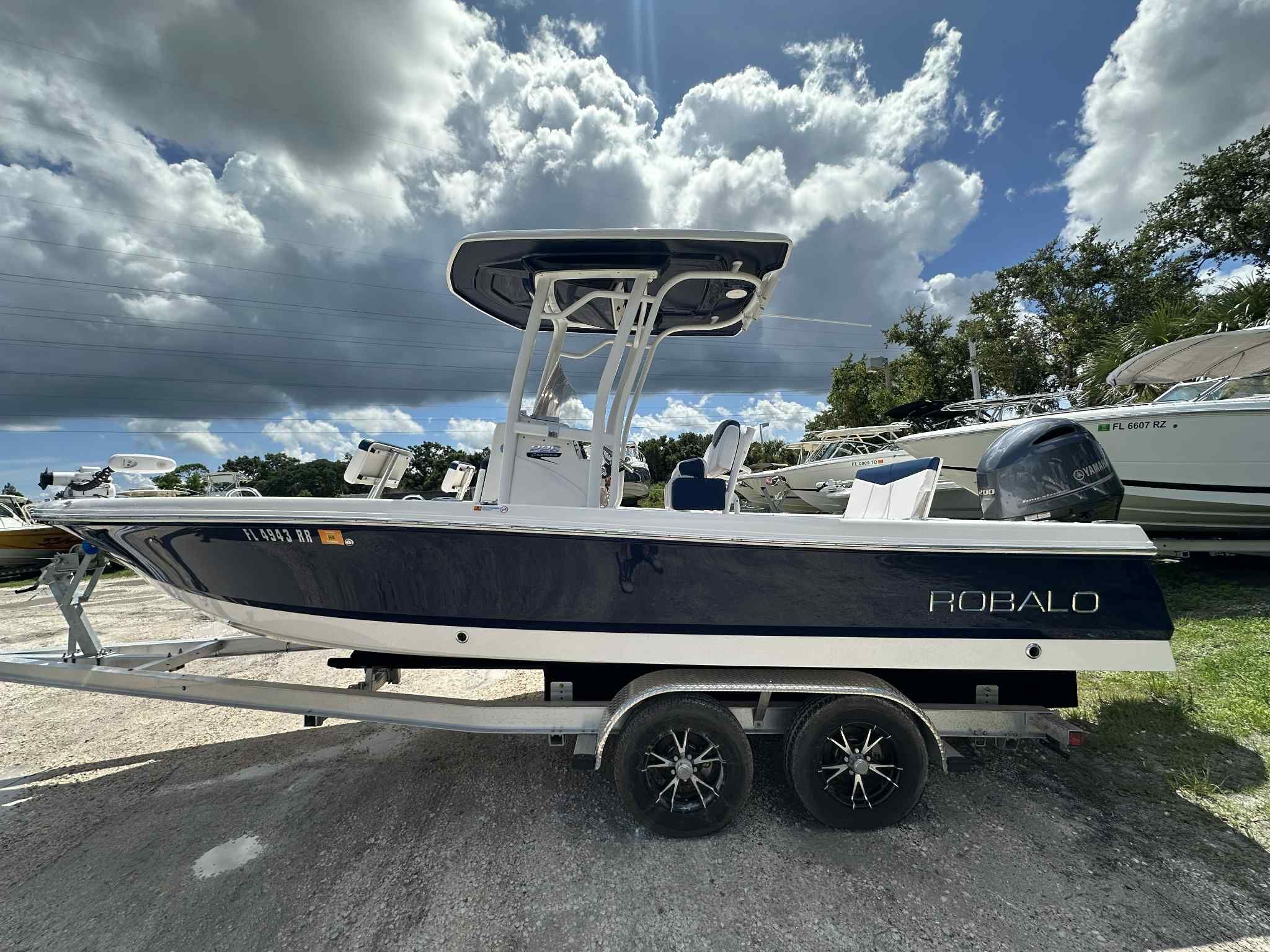 2018 Robalo 226 Cayman
