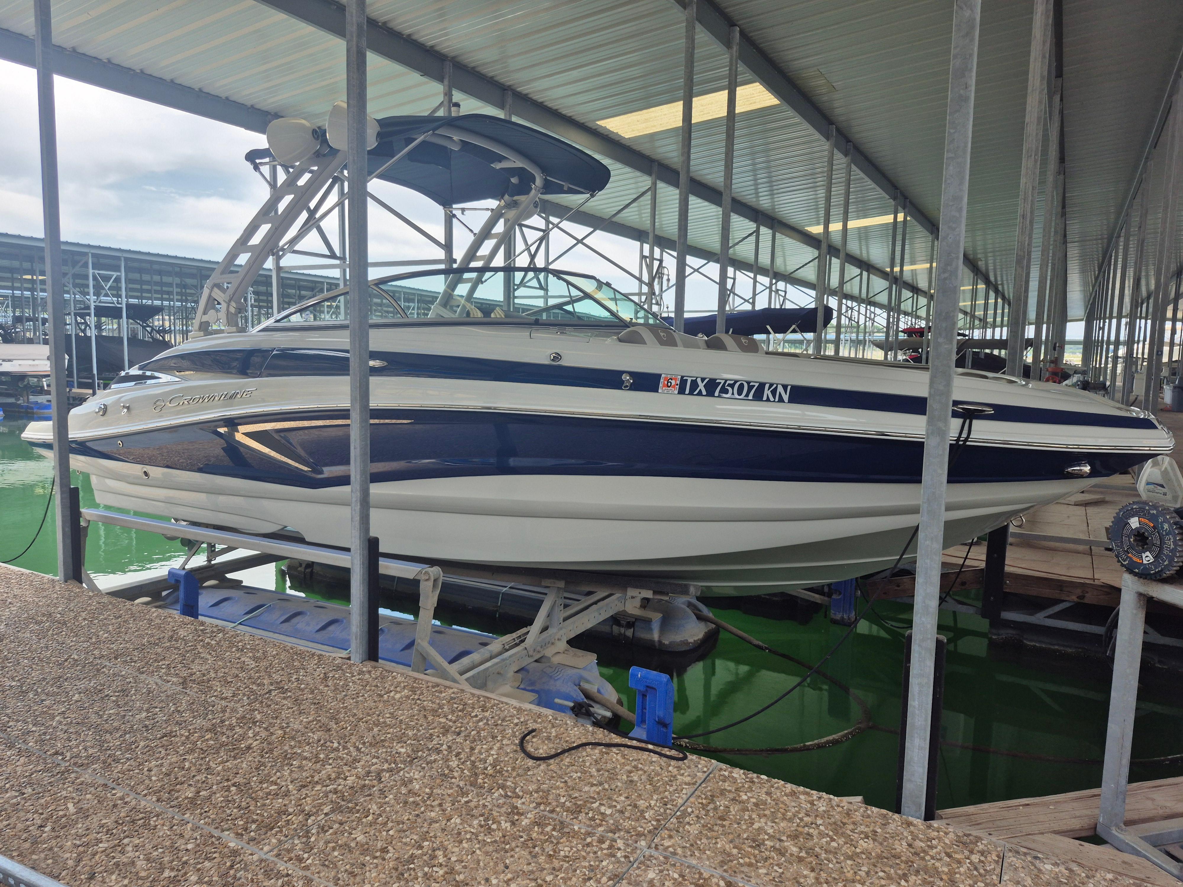 2022 Crownline E255