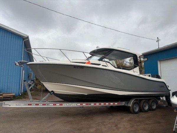 2024 Boston Whaler 325 Conquest
