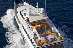Heesen 28 Luxurious 1989 Heesen 28 yacht cruising on open sea, featuring spacious deck and elegant design.
