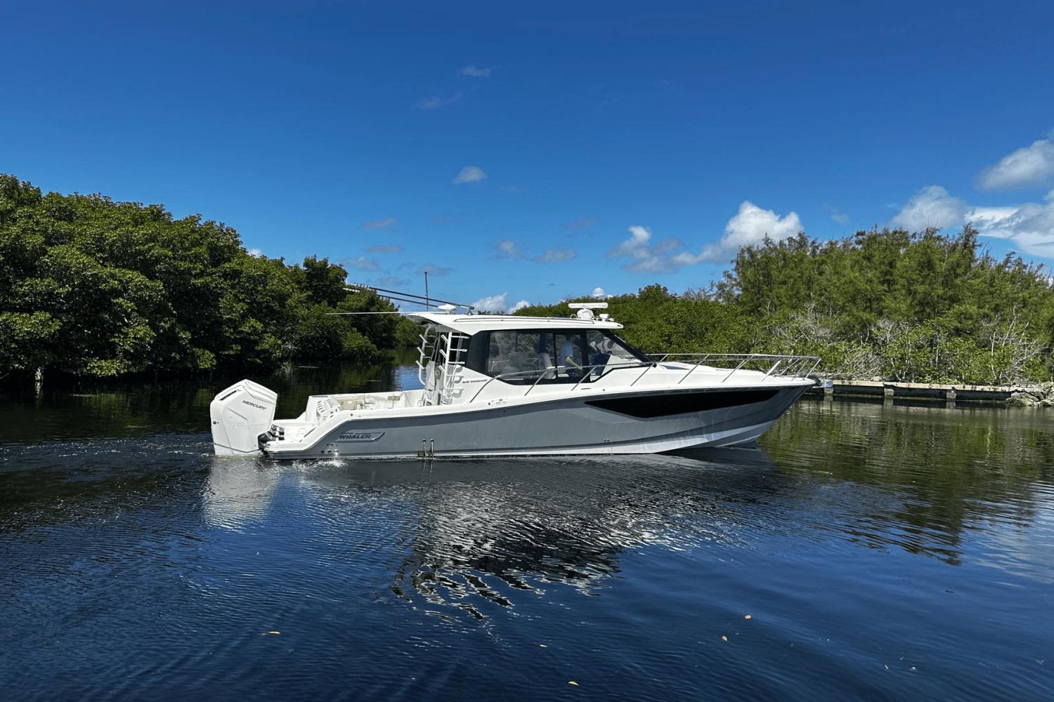 2023 Boston Whaler 405 Conquest