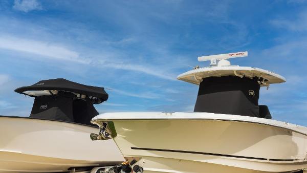 2018 Boston Whaler 330 Outrage