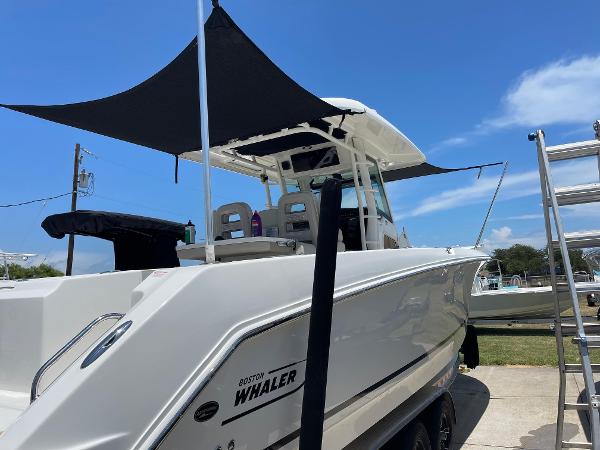 2018 Boston Whaler 330 Outrage