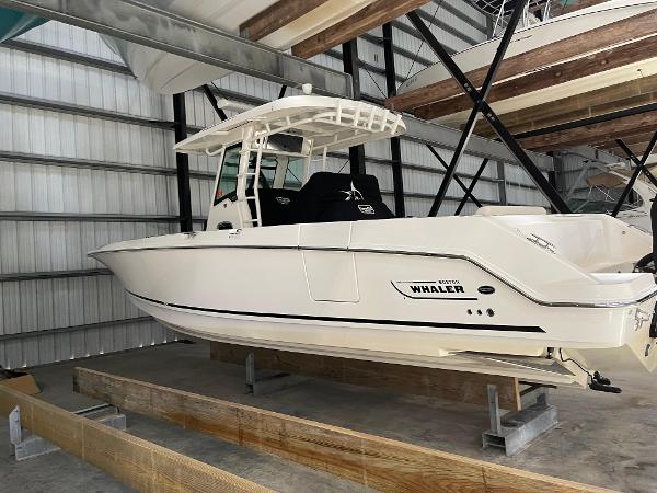 2018 Boston Whaler 330 Outrage