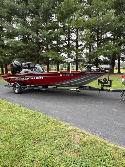 2019 Bass Tracker Pro team 195 TE