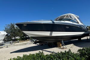 Formula 350 Crossover Bowrider OB 2021 Formula 350 Crossover Bowrider OB on display, sleek design under clear blue sky.