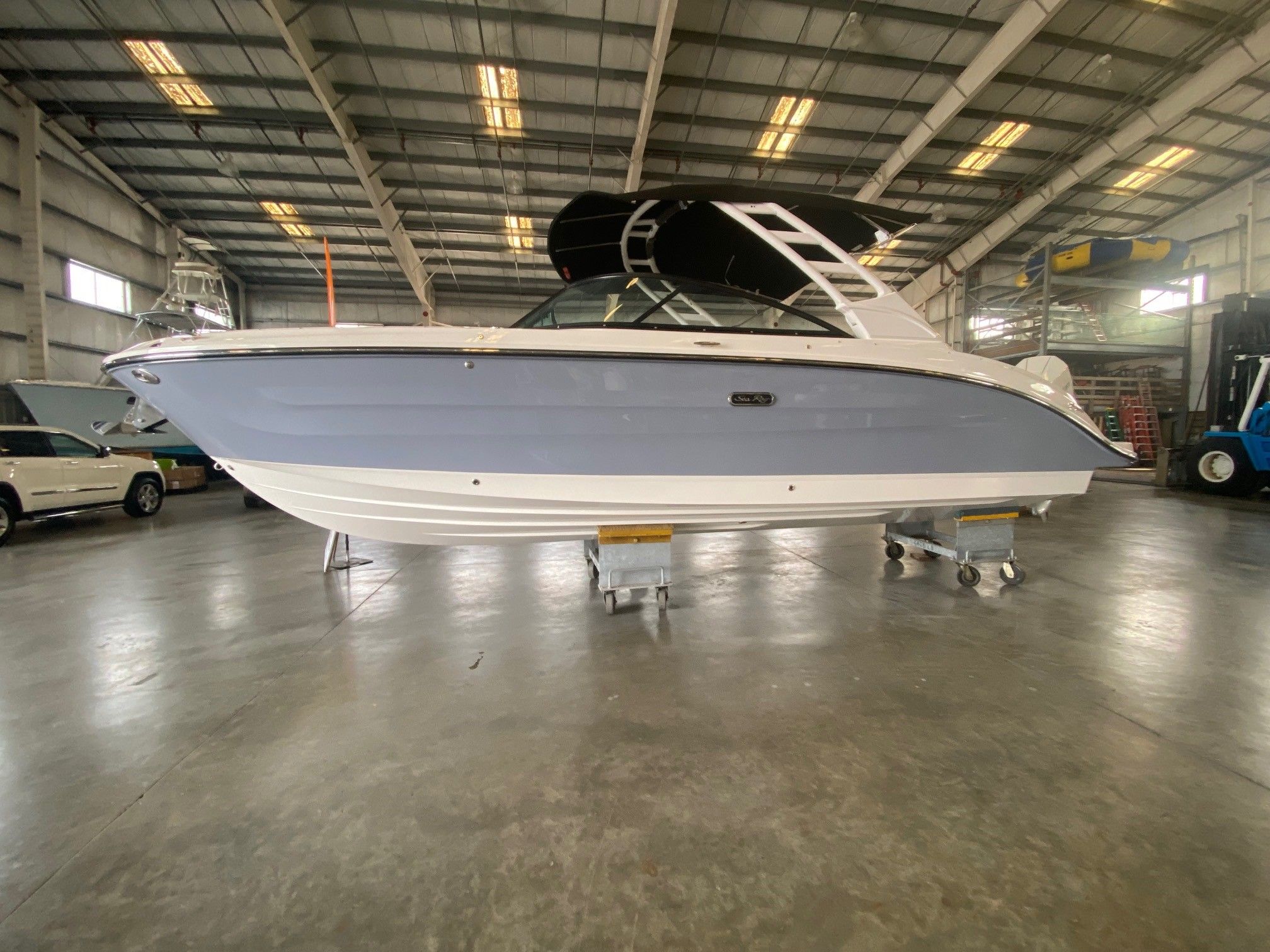 2025 Sea Ray 270 Sundeck Outboard