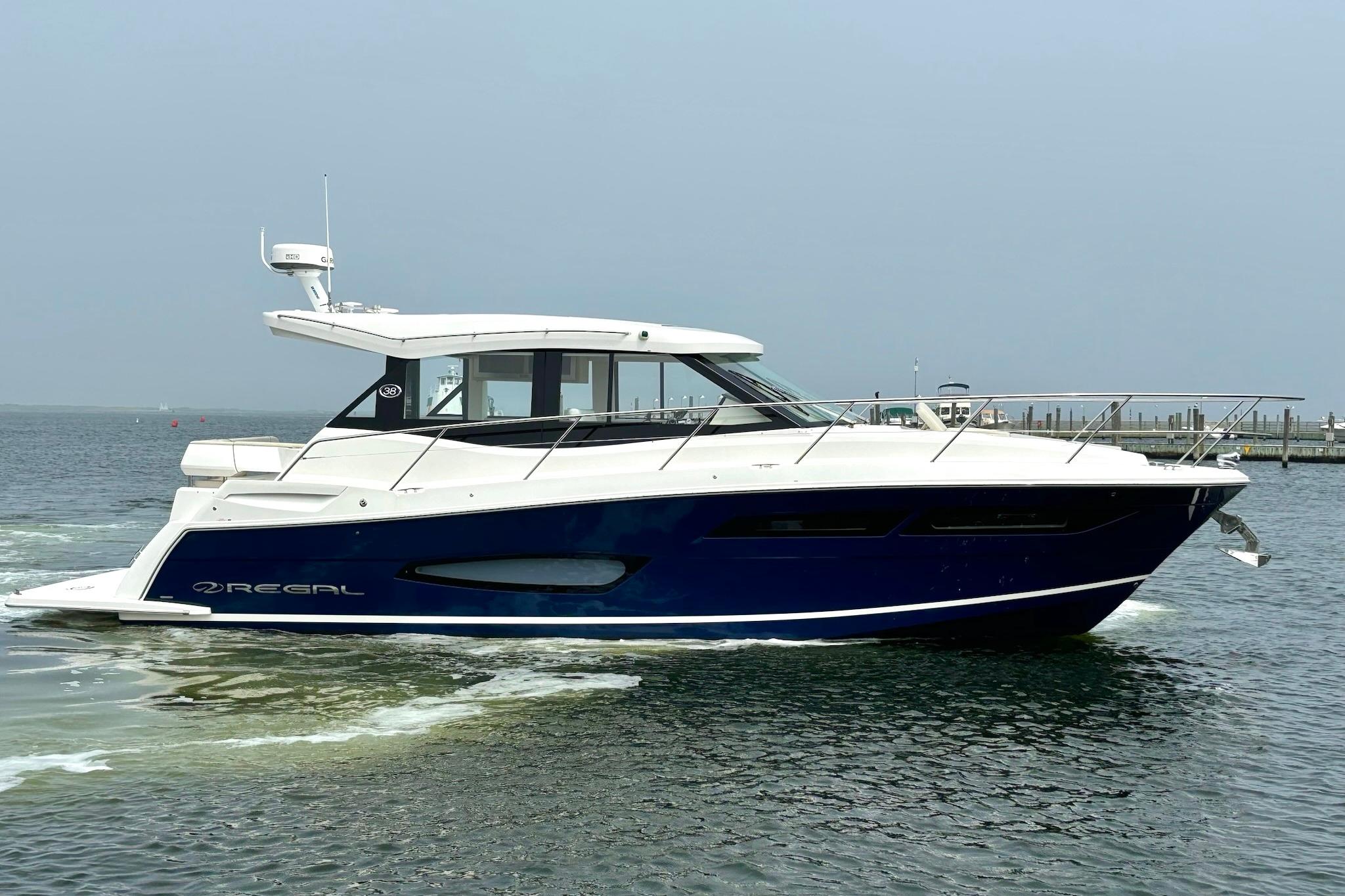 2023 Regal 38 Grande Coupe