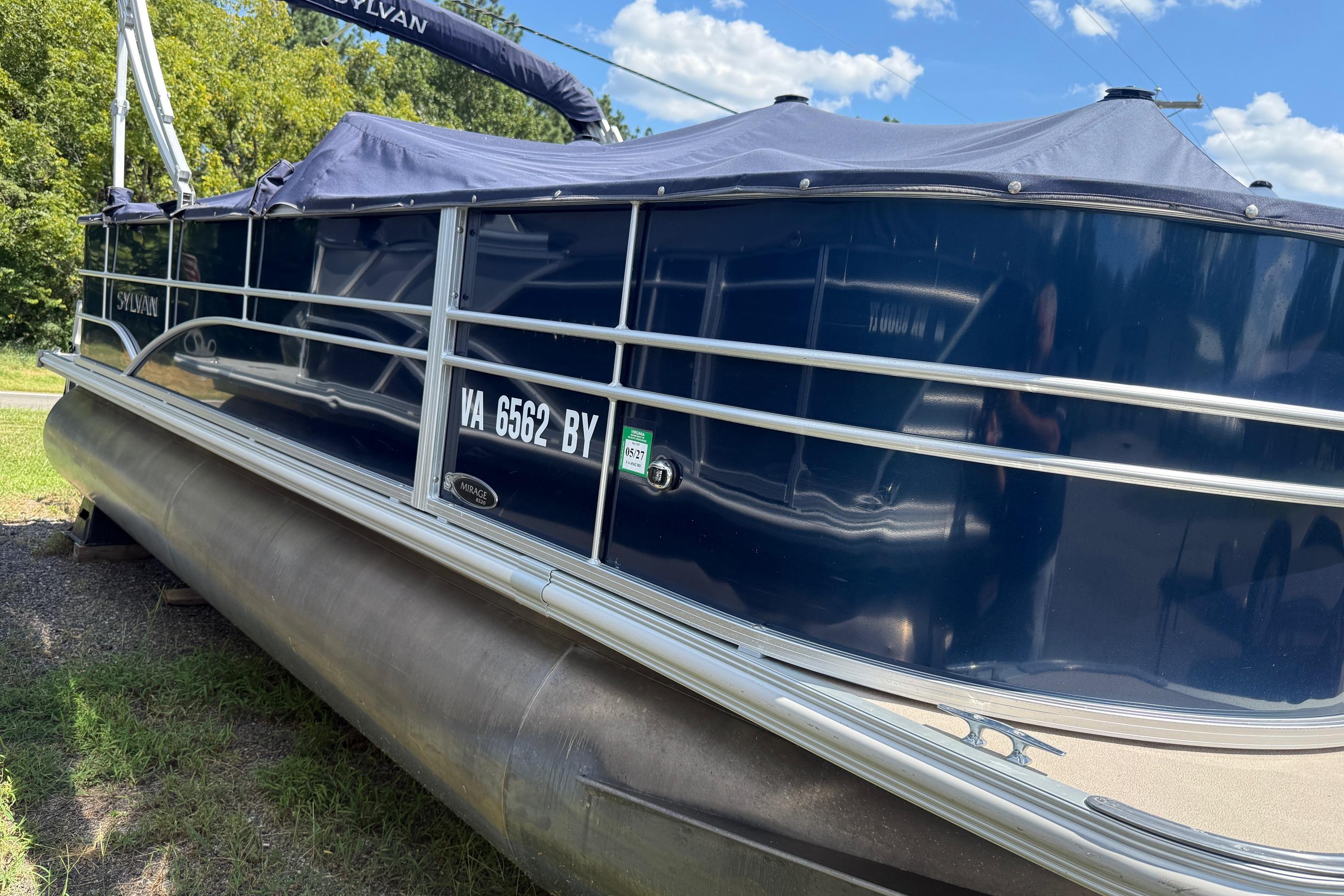 2016 Sylvan Mirage Fish 8520 4-PT