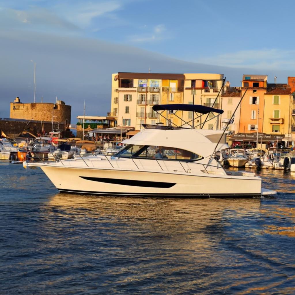 2019 Riviera 39 SPORTS MOTOR YACHT FLYBRIDGE