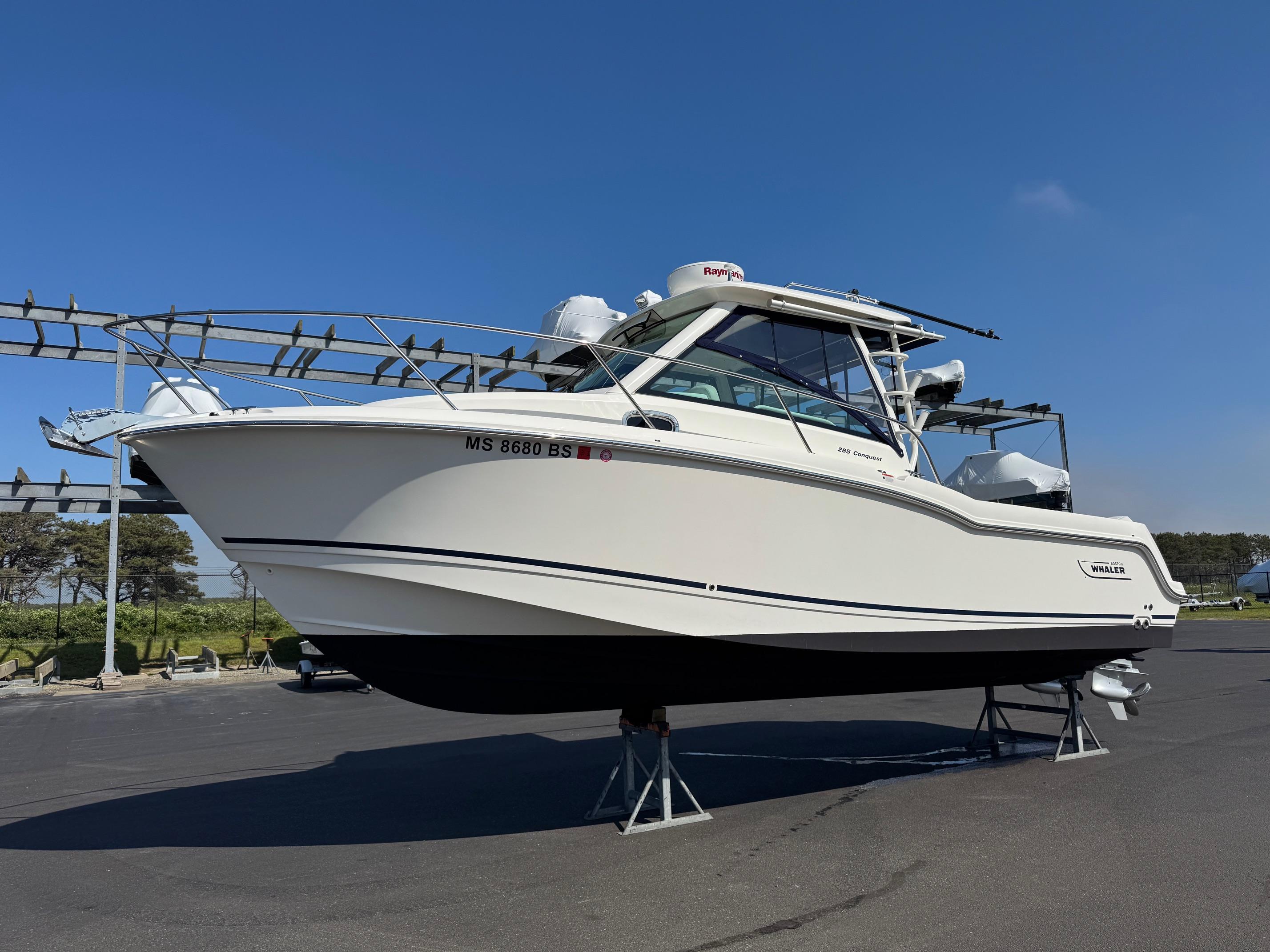 Boston Whaler 285 Conquest 2022 Boston Whaler 285 Conquest boat on stands, clear sky background.