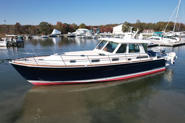Sabre 48 Salon Express 2012 Sabre 48 Salon Express yacht docked in a marina.