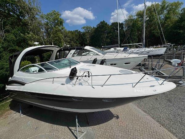 2005 Cruisers Yachts 300 Express