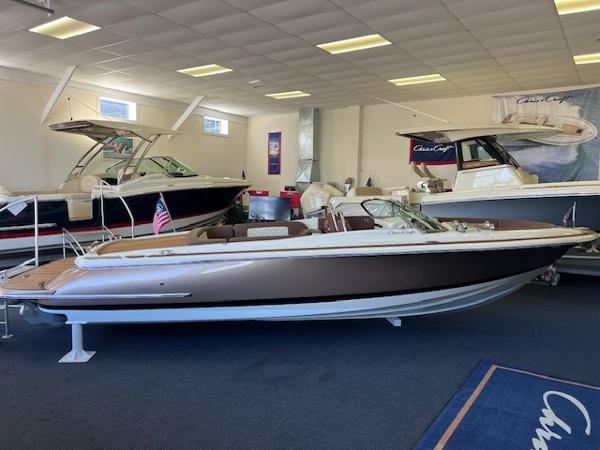 Chris-Craft Launch 27 2024 Chris-Craft Launch 27 boat displayed in a showroom.
