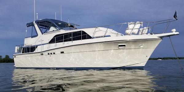 1989 Chris-Craft Catalina 381