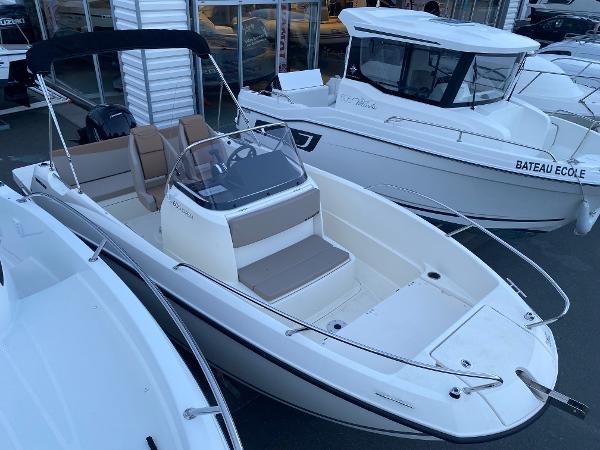 2023 Quicksilver Activ 605 Open