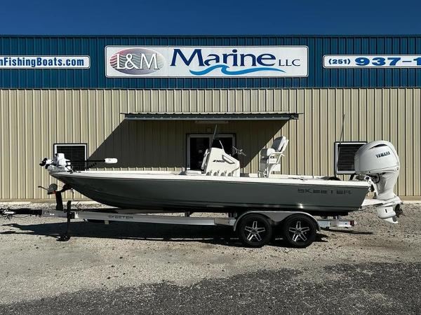 Skeeter SX221 2025 Skeeter SX221 boat on trailer outside I&M Marine LLC building.