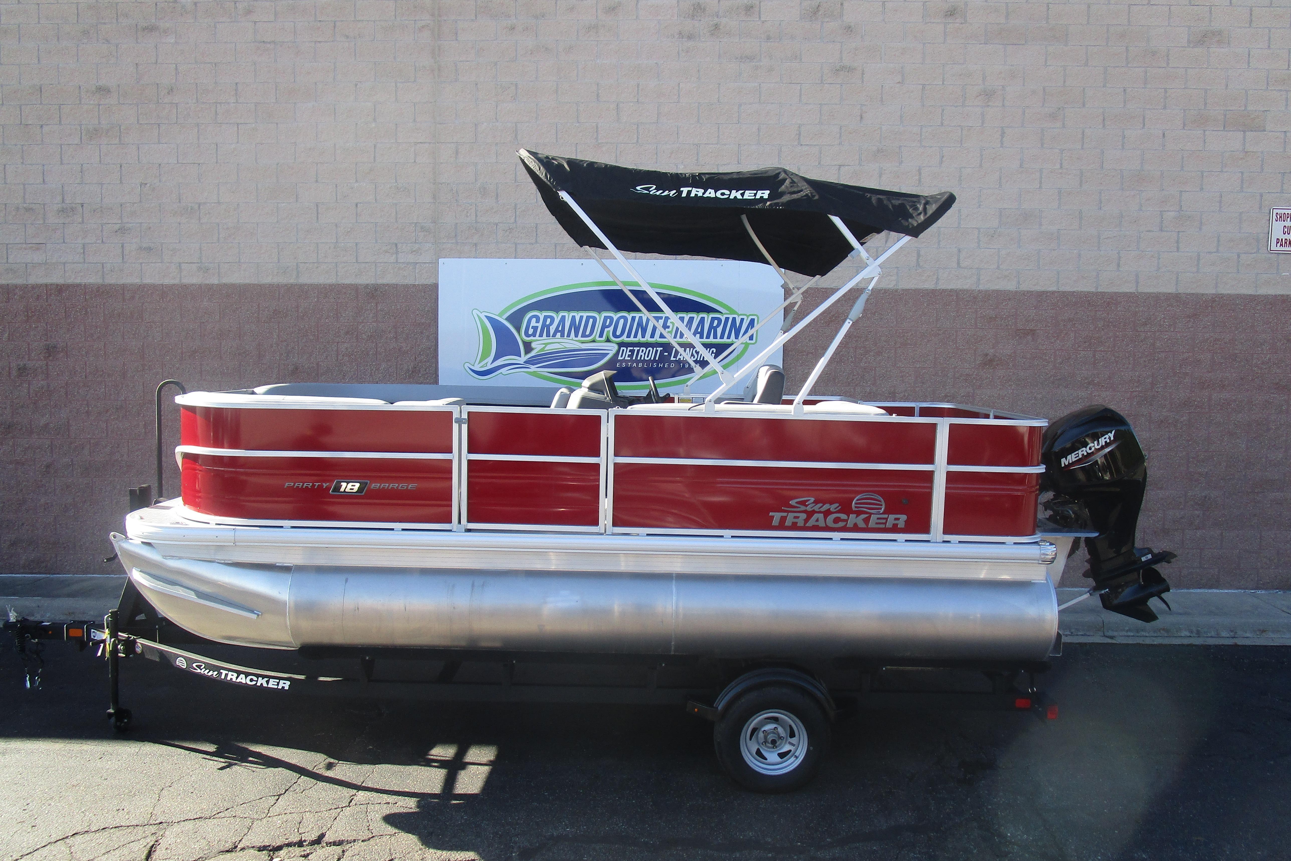 2026 Sun Tracker Party Barge 18