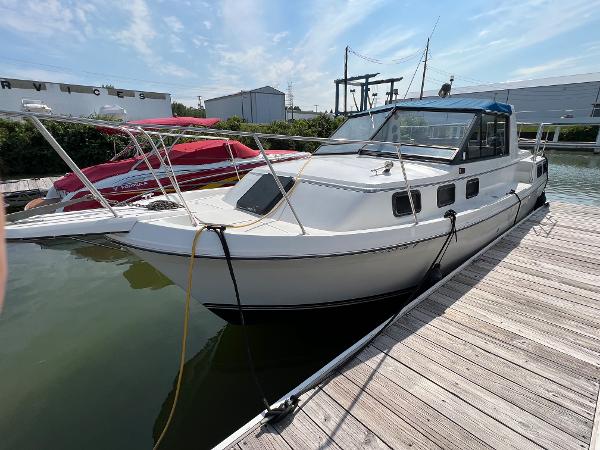 1987 Carver 2807 Riviera Aft Cabin