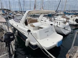 Jeanneau Leader 8 2013 Jeanneau Leader 8 boat docked in a marina, surrounded by other vessels.