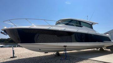 2026 Tiara Yachts 43 LE