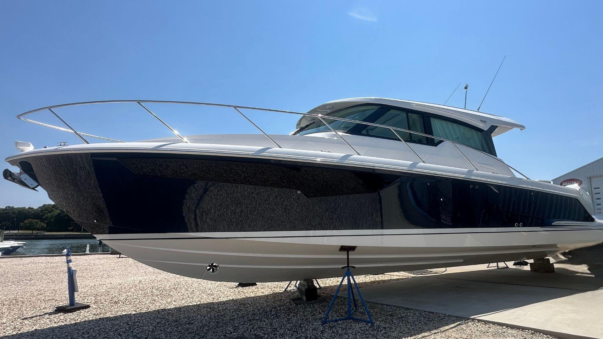 2026 Tiara Yachts 43 LE