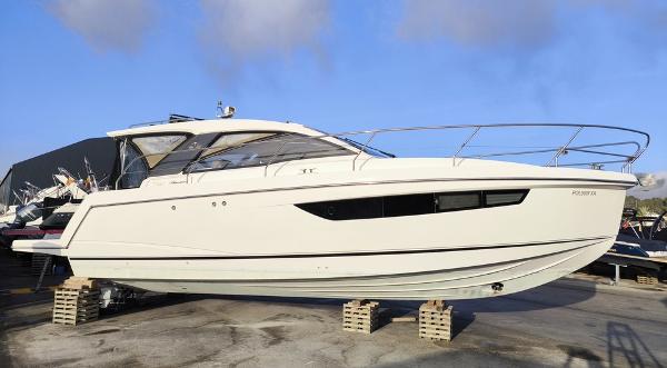 2018 Sealine S330