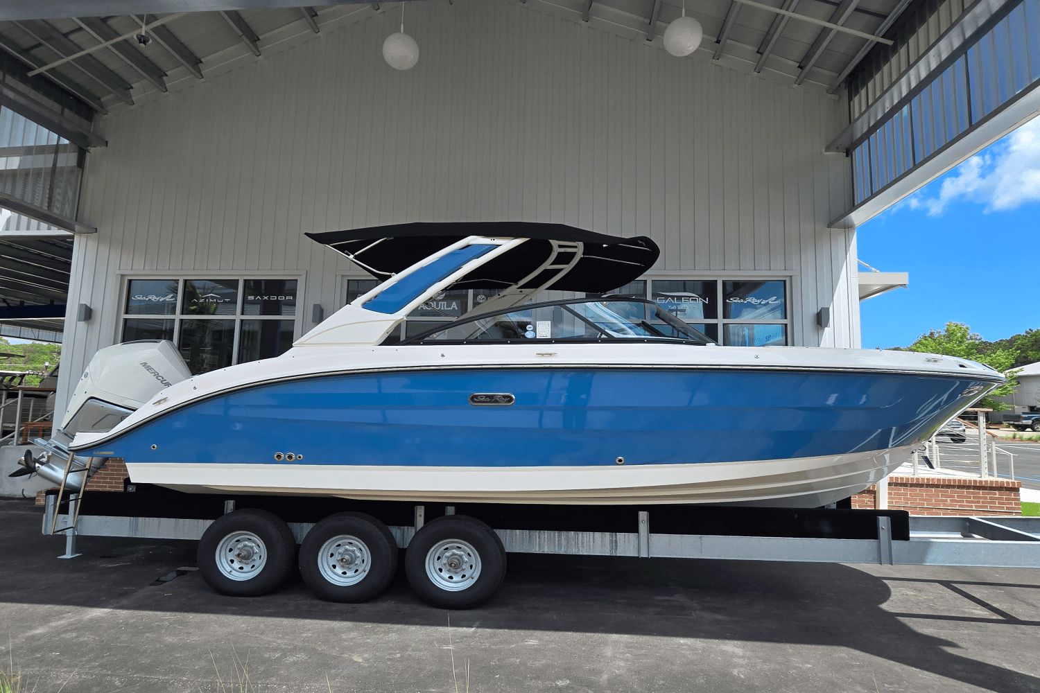 2025 Sea Ray SDX 250 Outboard