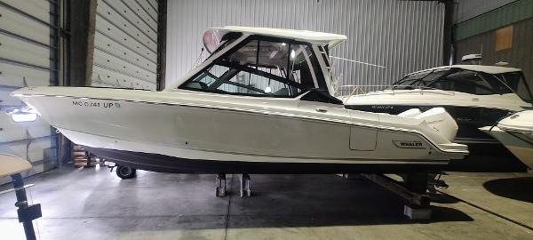 2021 Boston Whaler 280 Vantage