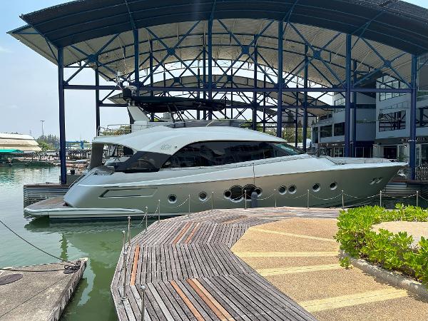 Monte Carlo Yachts MCY 70 Monte Carlo Yachts MC70