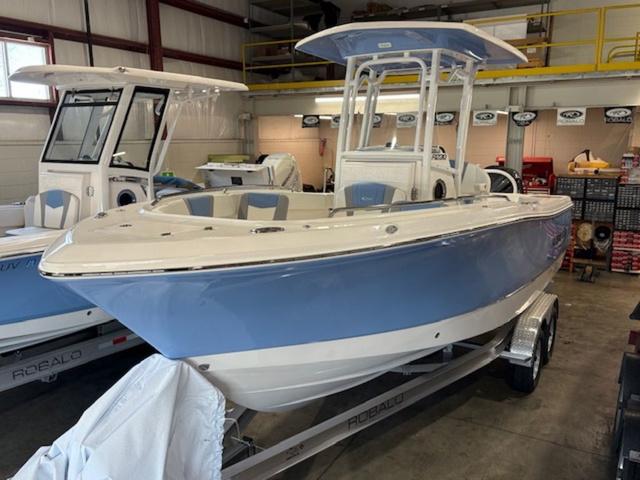 2025 Robalo R230
