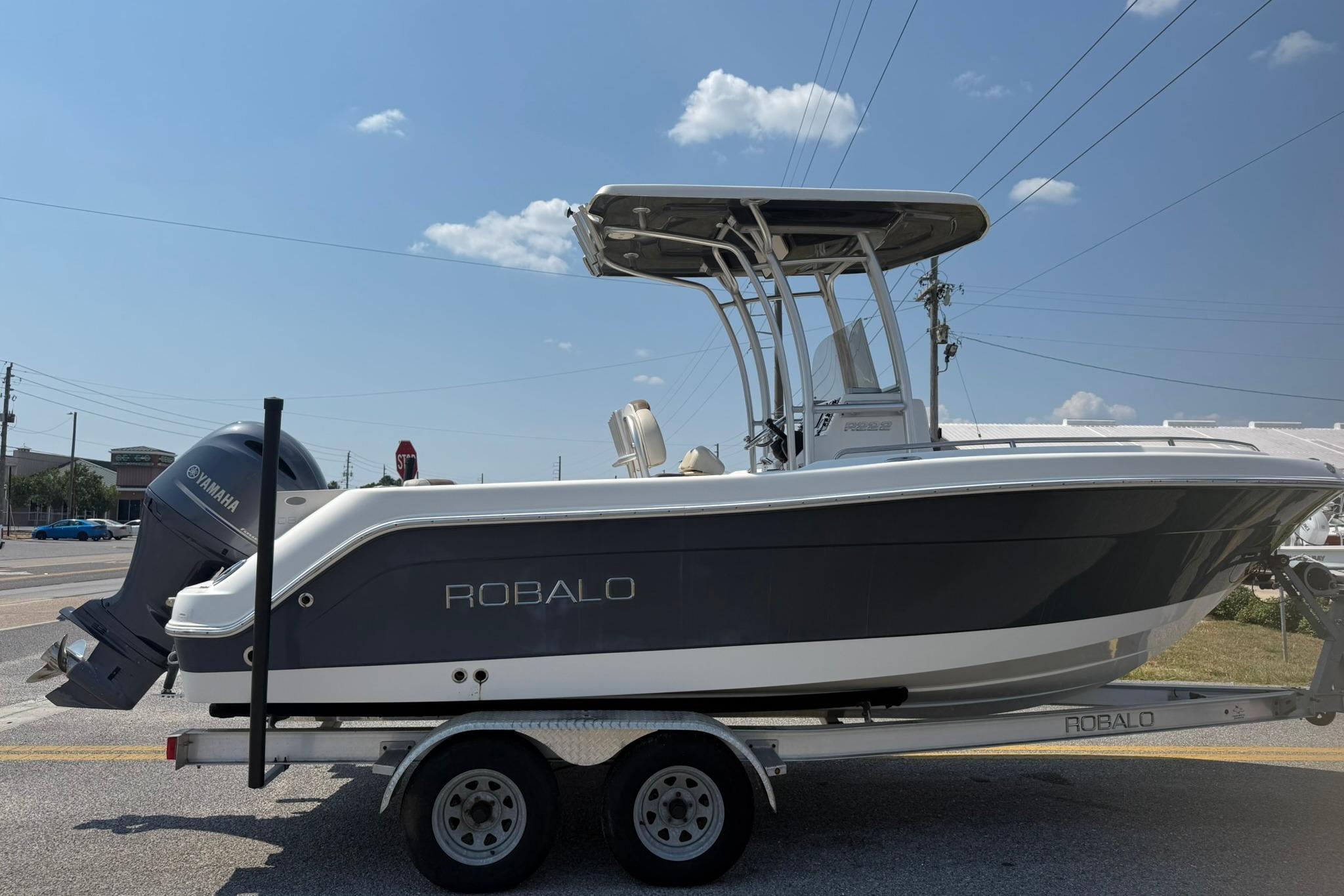 2017 Robalo R222ES