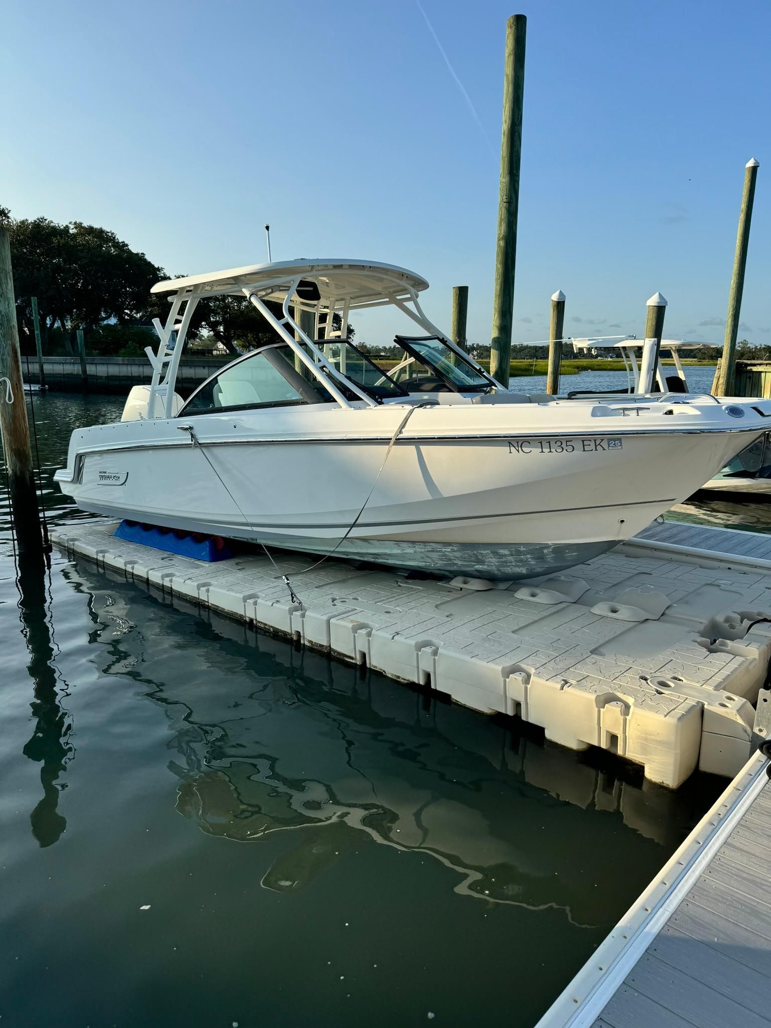 2019 Boston Whaler 230 Vantage