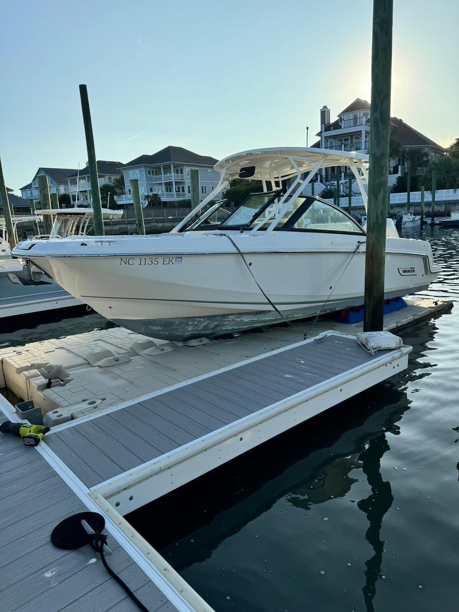 2019 Boston Whaler 230 Vantage