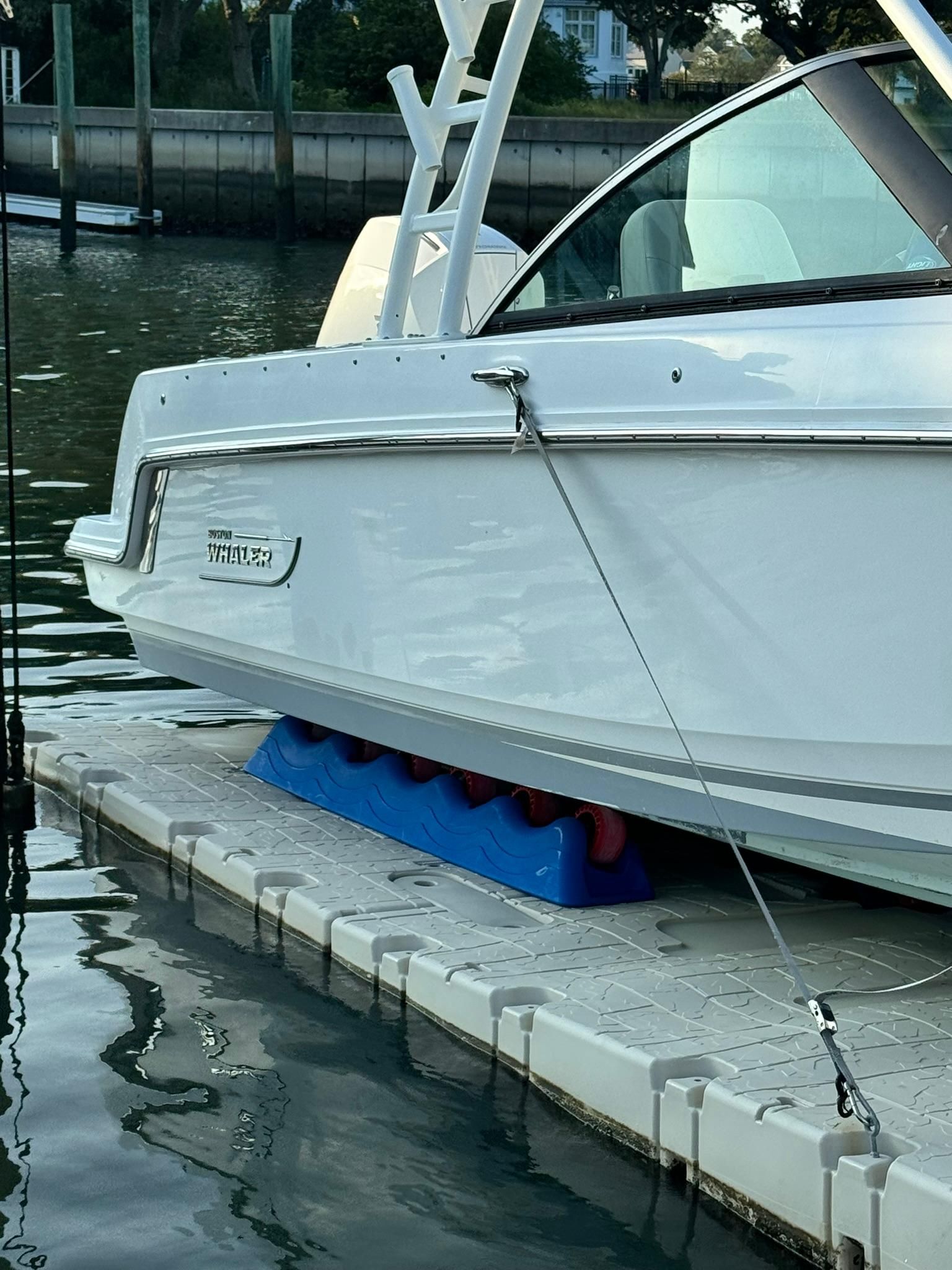 2019 Boston Whaler 230 Vantage