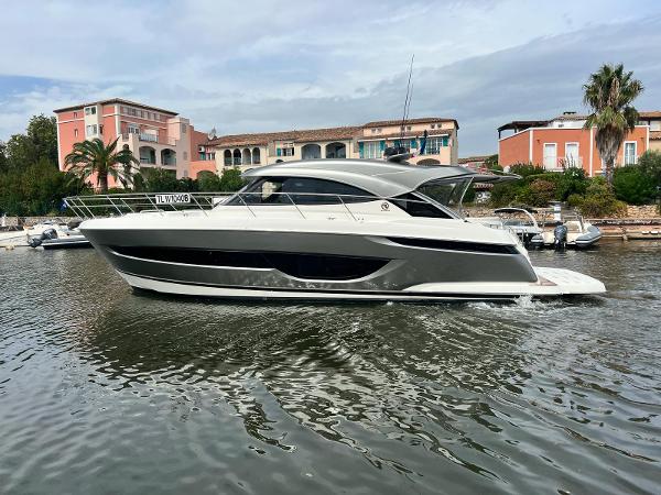 2024 Riviera 4600 Sport Yacht
