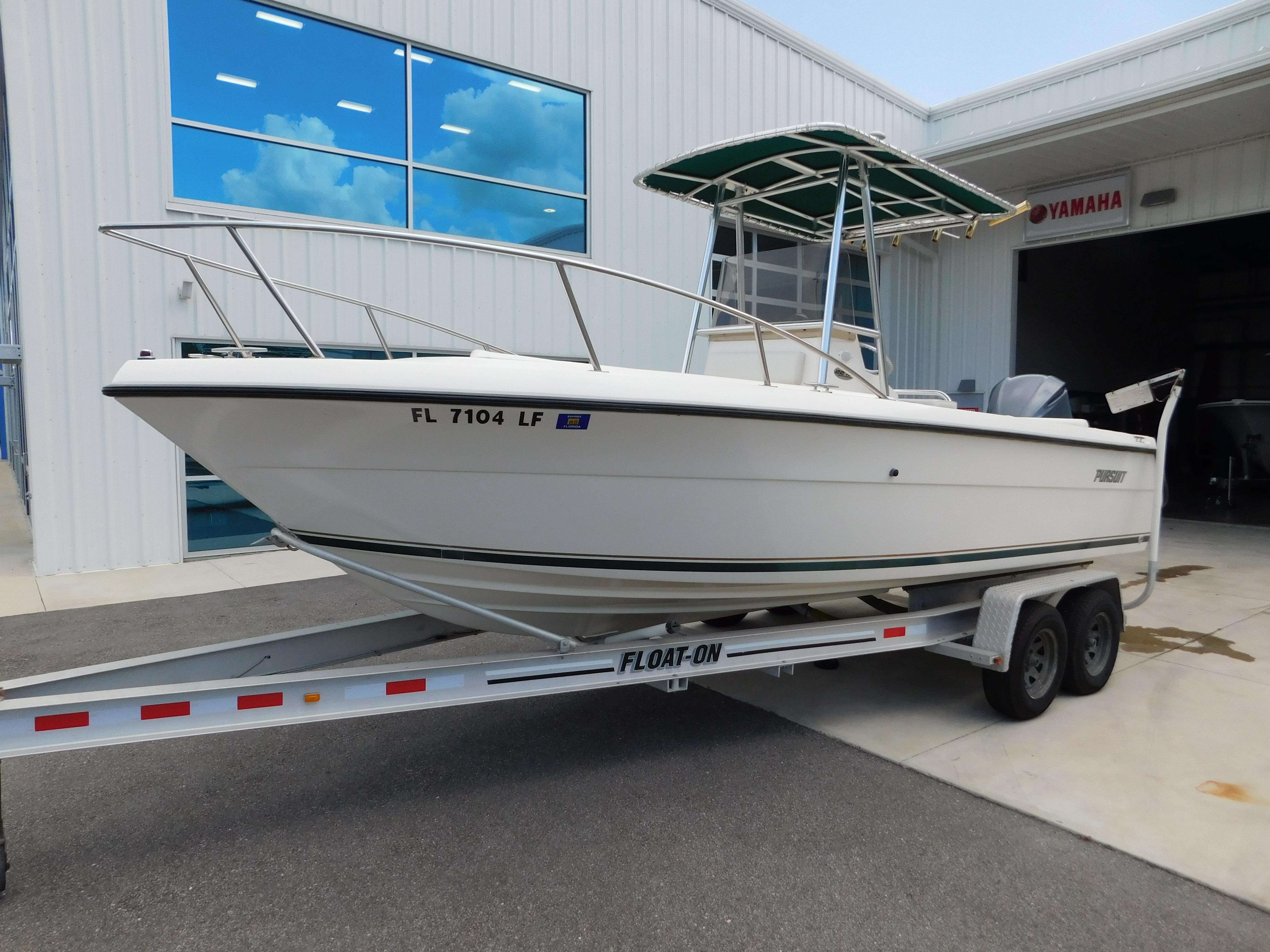 2000 Pursuit 2270 Center Console