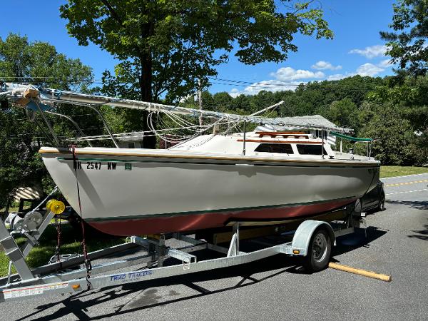 Catalina 22 Pop Top 1987 Catalina 22 Swing Keel sailboat on trailer, parked on a sunny road.