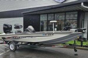 Tracker Pro Team 175 2023 Tracker Pro Team 175 boat on trailer outside a building.