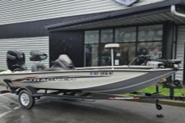 Tracker Pro Team 175 2023 Tracker Pro Team 175 boat on trailer outside a building.
