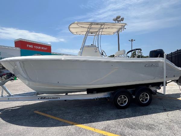 2022 Cobia 237 Center Console